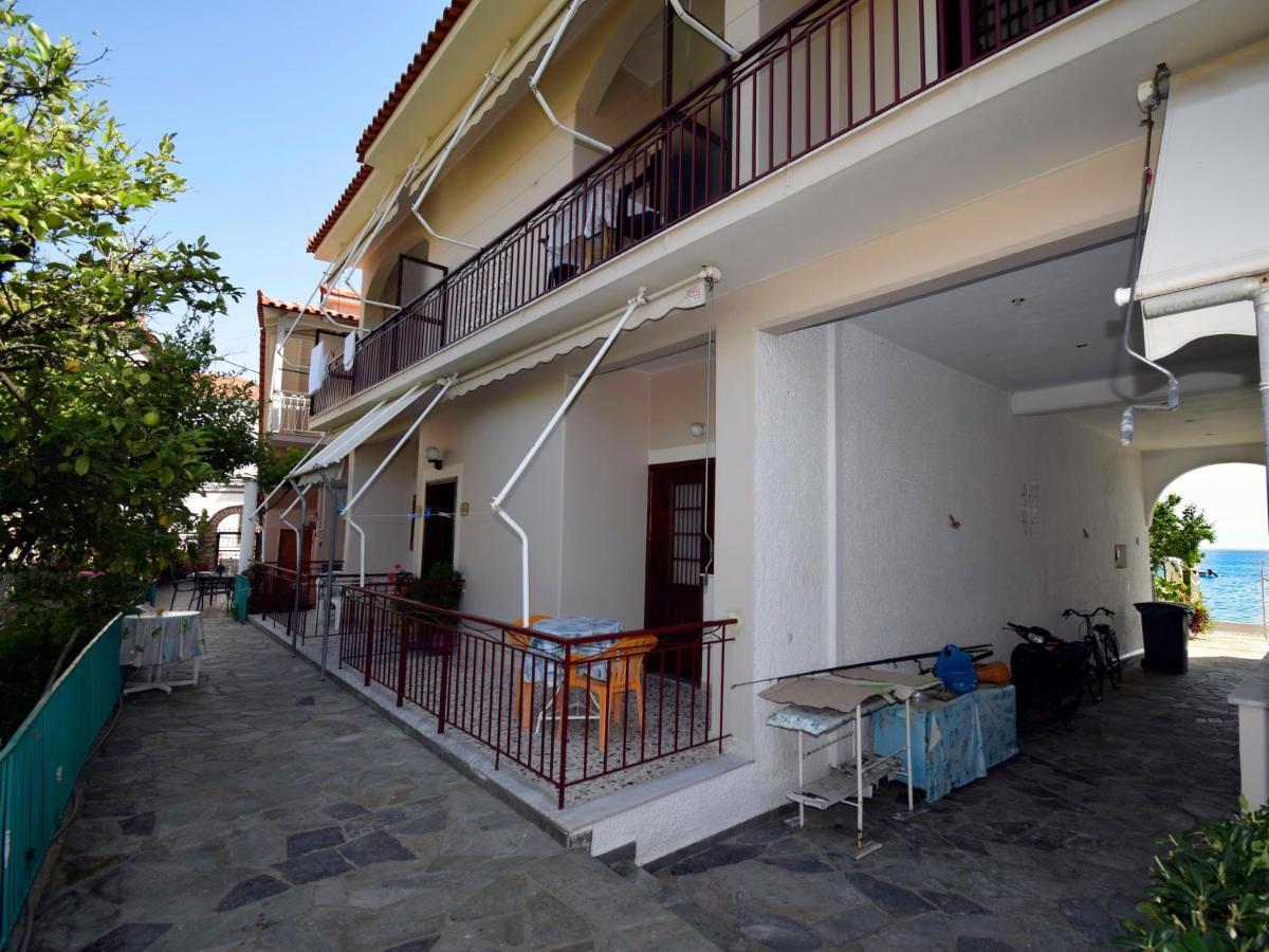Mega Apartments Tirós Buitenkant foto